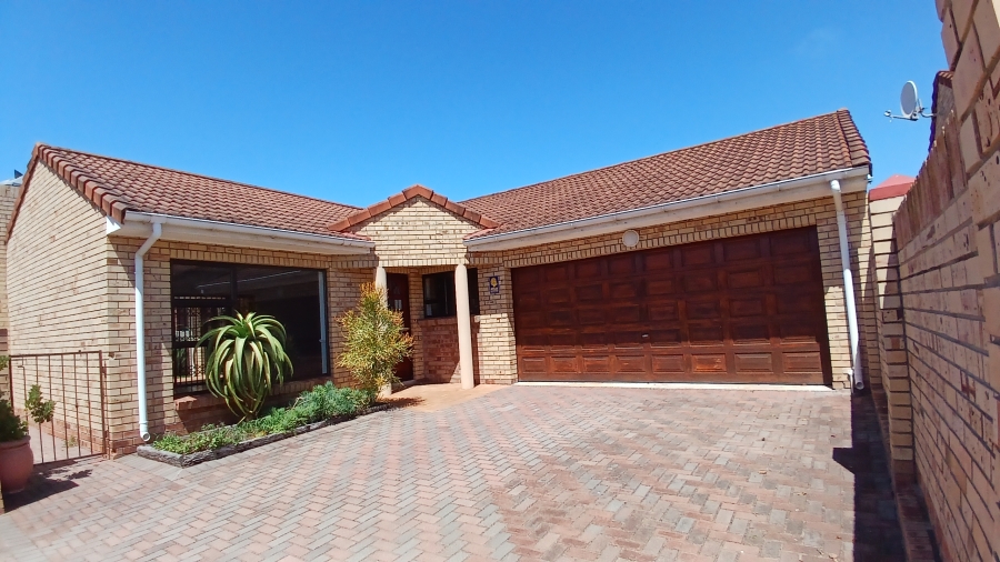 To Let 3 Bedroom Property for Rent in Summerstrand Eastern Cape